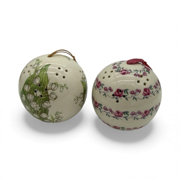 Vintage Other - Vintage “Scentomander” Floral Ceramic Ornaments - Andre Richard